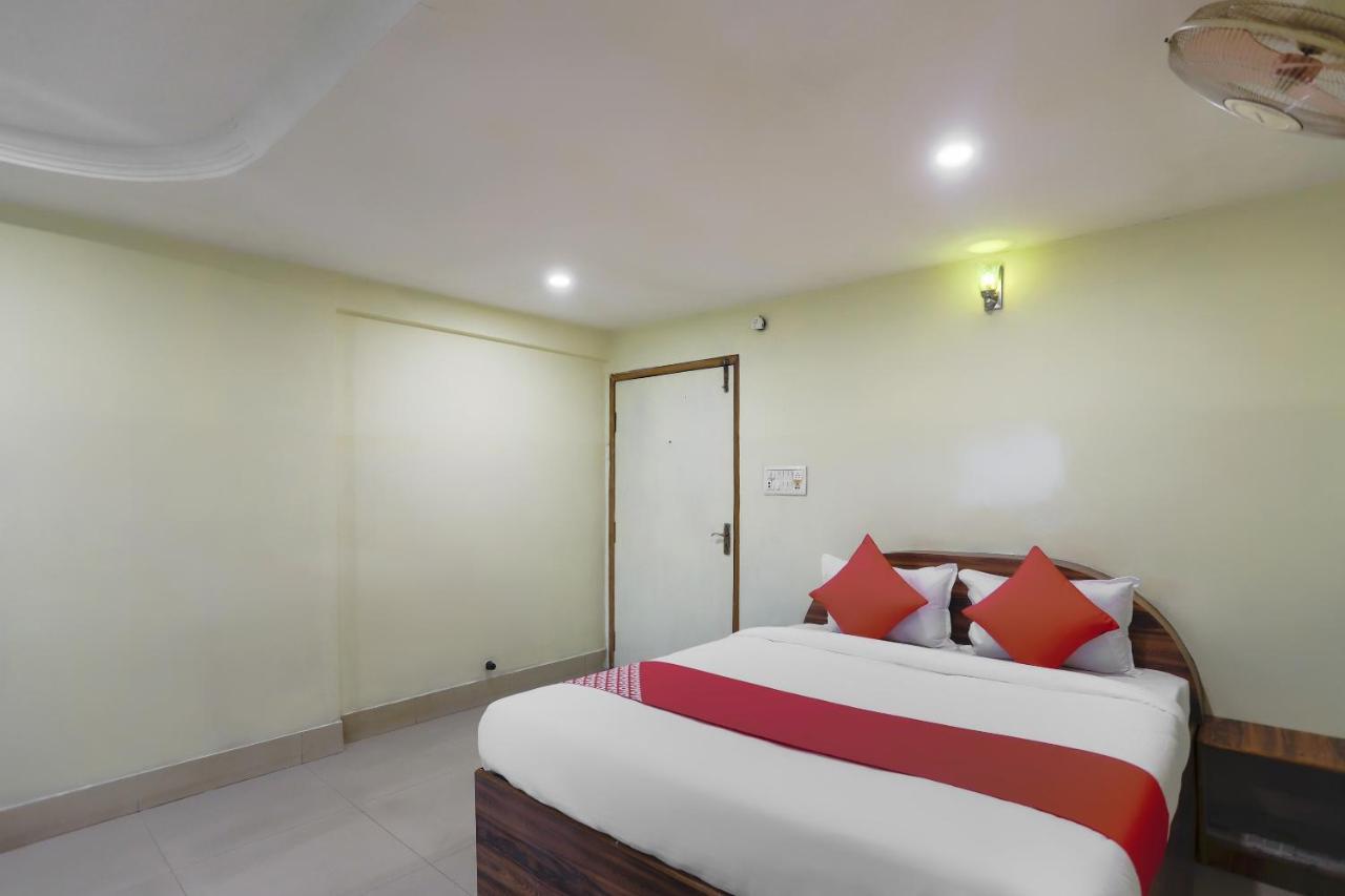 Hotel Oyo 72139 Rishi Satsang Bhawan Vrindāvan Exterior foto